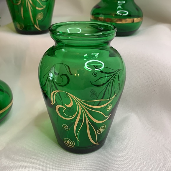 Set of 4 vintage MCM Anchor Hocking Emerald Green Bud Vases with gold leaf trim - Picture 2 of 9